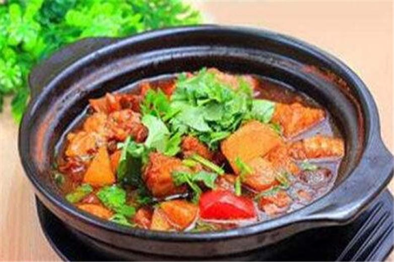 坛焖牛肉二米饭